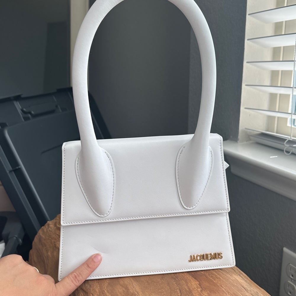 Jacquemus Elegant White Mini Bag - Picture 5 of 17